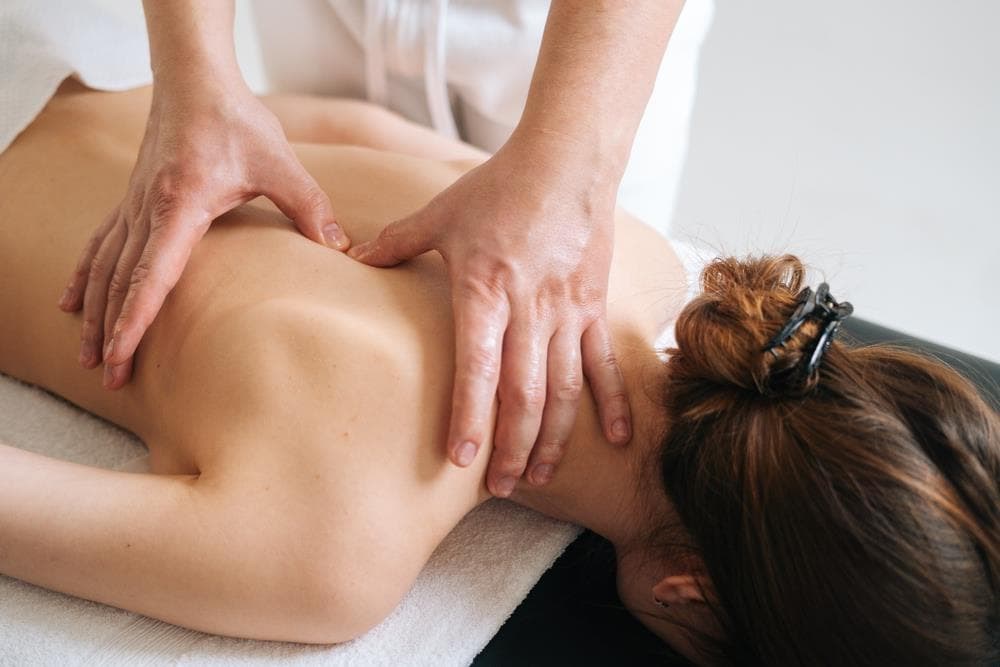¿Cuáles son los beneficios de los masajes descontracturantes?